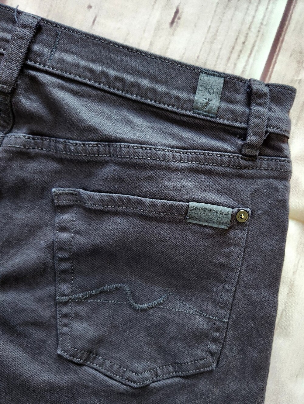 7 For All Mankind "Cropped Alexa Black Raw Cut" High Rise Jean | Women's Size 29 - Picture 9 of 14